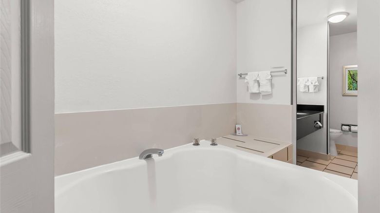 <b>Comfort Inn & Suites Room</b>. Images powered by <a href="https://iceportal.shijigroup.com/" title="IcePortal" target="_blank">IcePortal</a>.