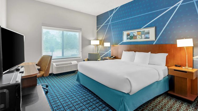 Comfort Inn & Suites Room