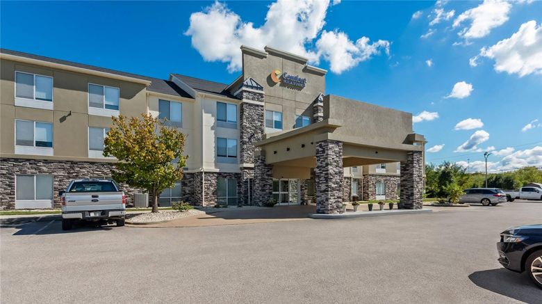 Comfort Inn  and  Suites Exterior. Images powered by <a href="https://iceportal.shijigroup.com" target="_blank" rel="noopener">Ice Portal</a>.