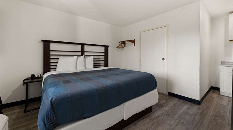 <b>Rodeway Inn Charlotte Independence Blvd Room</b>. Images powered by <a href="https://iceportal.shijigroup.com/" title="IcePortal" target="_blank">IcePortal</a>.