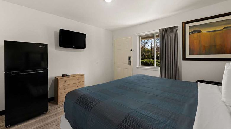 <b>Rodeway Inn Charlotte Independence Blvd Room</b>. Images powered by <a href="https://iceportal.shijigroup.com/" title="IcePortal" target="_blank">IcePortal</a>.