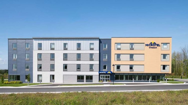 Microtel by Wyndham Lachute Exterior