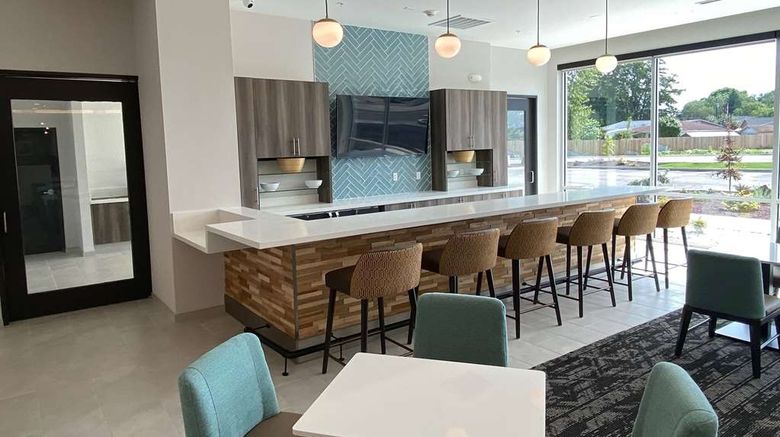 <b>La Quinta Inn & Suites by Wyndham Restaurant</b>. Images powered by <a href="https://iceportal.shijigroup.com/" title="IcePortal" target="_blank">IcePortal</a>.