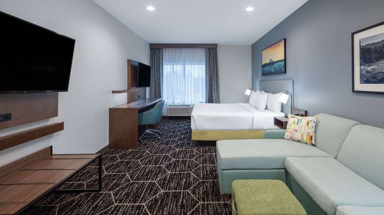 <b>La Quinta Inn & Suites by Wyndham Suite</b>. Images powered by <a href="https://iceportal.shijigroup.com/" title="IcePortal" target="_blank">IcePortal</a>.