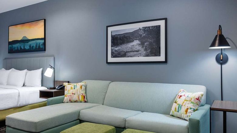 <b>La Quinta Inn & Suites by Wyndham Suite</b>. Images powered by <a href="https://iceportal.shijigroup.com/" title="IcePortal" target="_blank">IcePortal</a>.