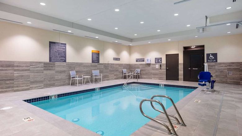 <b>La Quinta Inn & Suites by Wyndham Pool</b>. Images powered by <a href="https://iceportal.shijigroup.com/" title="IcePortal" target="_blank">IcePortal</a>.