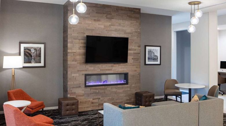 <b>La Quinta Inn & Suites by Wyndham Lobby</b>. Images powered by <a href="https://iceportal.shijigroup.com/" title="IcePortal" target="_blank">IcePortal</a>.