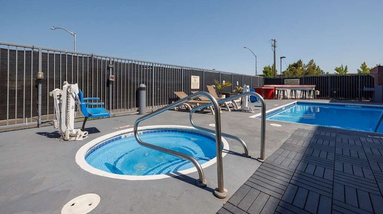 Sonesta Essential Vacaville/Napa Pool