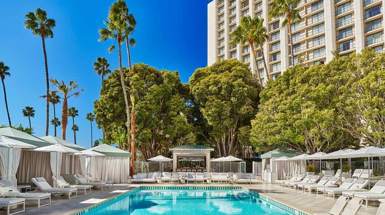 <b>Pendry Newport Beach Pool</b>. Images powered by <a href="https://iceportal.shijigroup.com/" title="IcePortal" target="_blank">IcePortal</a>.