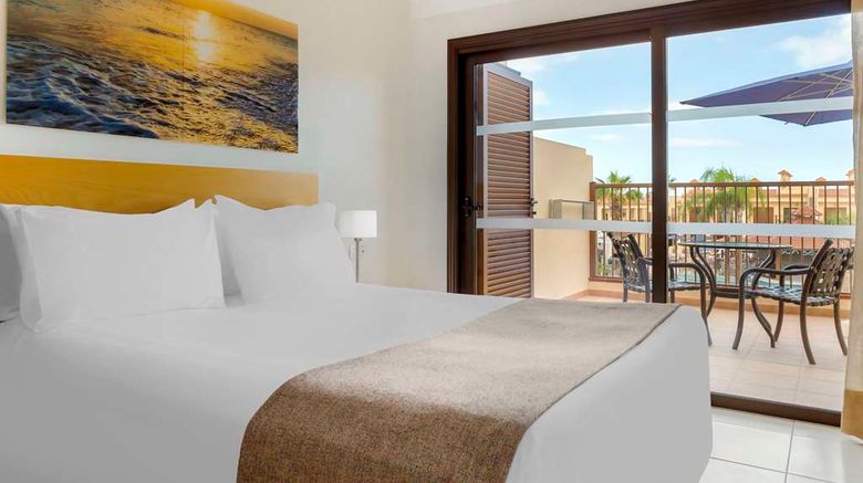 <b>Royal Sunset Beach Club Room</b>. Images powered by <a href="https://iceportal.shijigroup.com/" title="IcePortal" target="_blank">IcePortal</a>.