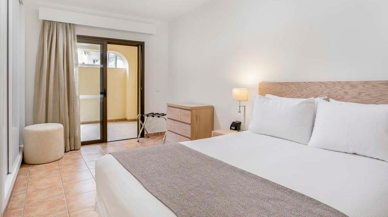 <b>Royal Sunset Beach Club Room</b>. Images powered by <a href="https://iceportal.shijigroup.com/" title="IcePortal" target="_blank">IcePortal</a>.