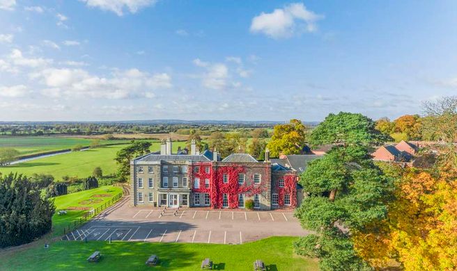 Wychnor Park Country Club Exterior