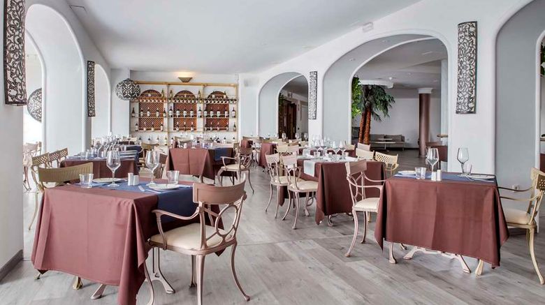 <b>Santa Barbara Golf & Ocean Club Restaurant</b>. Images powered by <a href="https://iceportal.shijigroup.com/" title="IcePortal" target="_blank">IcePortal</a>.