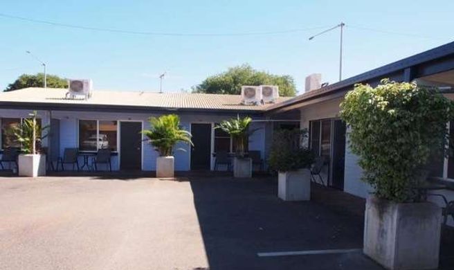 Katherine Motel Exterior