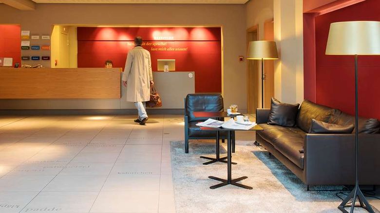 <b>Hotel Gude Lobby</b>. Images powered by <a href="https://iceportal.shijigroup.com/" title="IcePortal" target="_blank">IcePortal</a>.