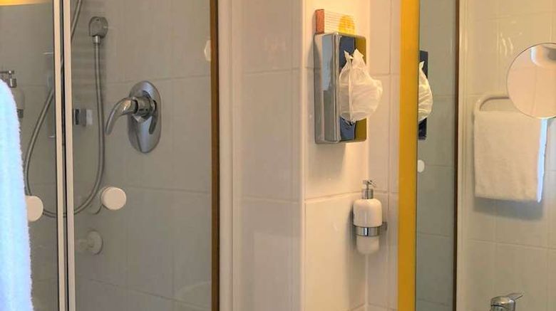<b>Hotel Gude Room</b>. Images powered by <a href="https://iceportal.shijigroup.com/" title="IcePortal" target="_blank">IcePortal</a>.
