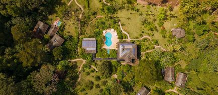 Playa Cativo Lodge Exterior
