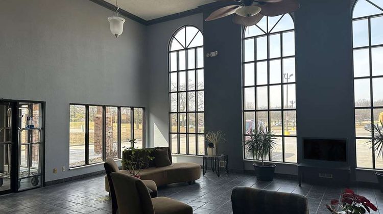 Baymont by Wyndham Flint South Lobby