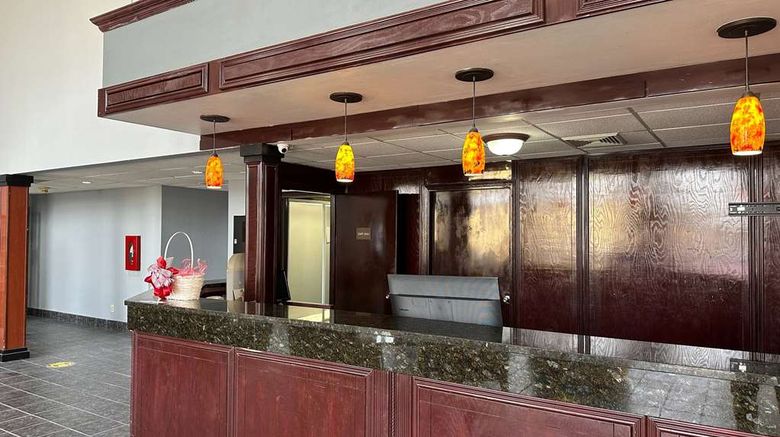 <b>Baymont by Wyndham Flint South Lobby</b>. Images powered by <a href="https://iceportal.shijigroup.com/" title="IcePortal" target="_blank">IcePortal</a>.