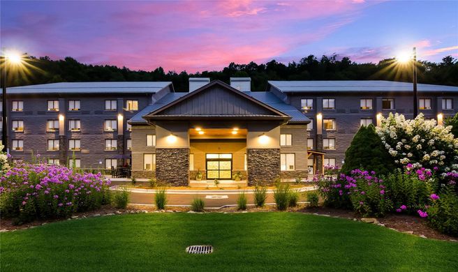 Graystone Lodge, Ascend Hotel Collection Exterior