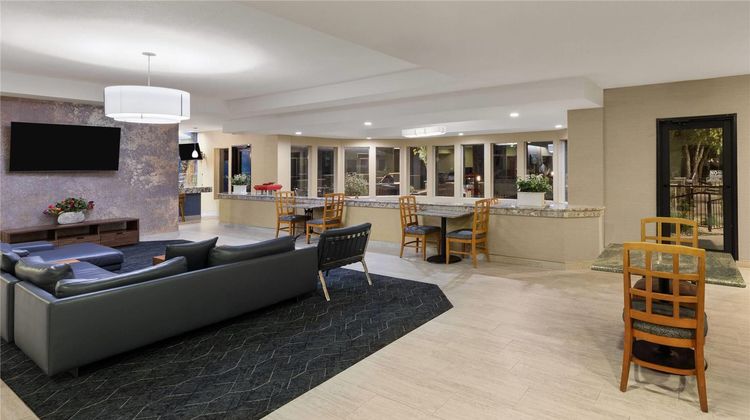 Endeavor Inn & Stes Trademark Hotel Coll Lobby