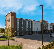 WoodSpring Sts Milwaukee-Menomonee Falls Exterior