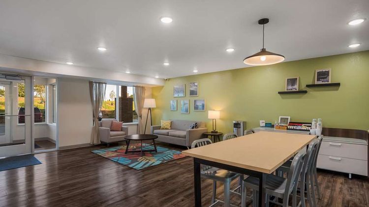 WoodSpring Sts Milwaukee-Menomonee Falls Lobby