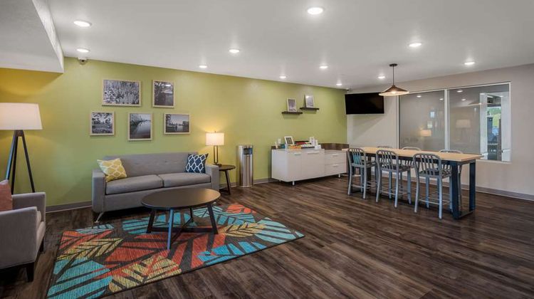 WoodSpring Sts Milwaukee-Menomonee Falls Lobby