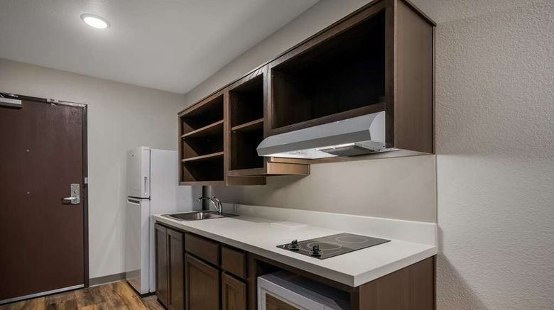 <b>WoodSpring Sts Milwaukee-Menomonee Falls Room</b>. Images powered by <a href="https://iceportal.shijigroup.com/" title="IcePortal" target="_blank">IcePortal</a>.