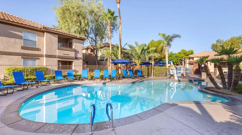 <b>Hilton Vacation Club Desert Retreat Pool</b>. Images powered by <a href="https://iceportal.shijigroup.com/" title="IcePortal" target="_blank">IcePortal</a>.