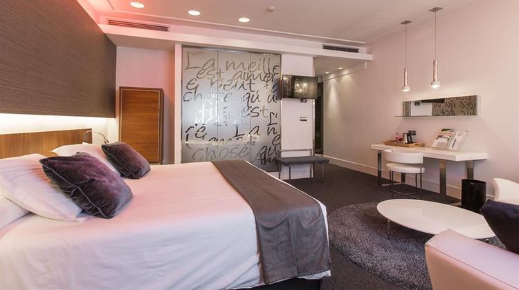Hotel Carlton Room