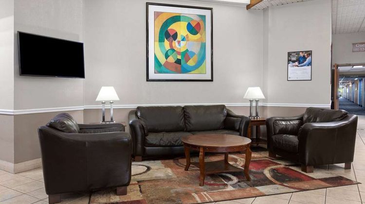 Baymont Inn & Suites Lobby