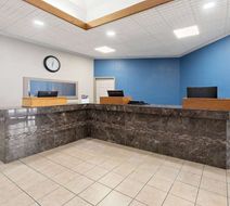 Baymont Inn & Suites Lobby