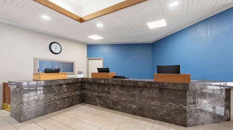 <b>Baymont Inn & Suites Lobby</b>. Images powered by <a href="https://iceportal.shijigroup.com/" title="IcePortal" target="_blank">IcePortal</a>.