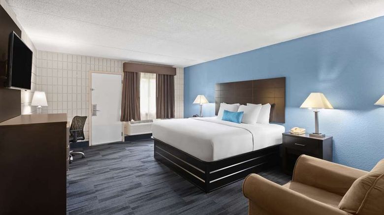 <b>Baymont Inn & Suites Room</b>. Images powered by <a href="https://iceportal.shijigroup.com/" title="IcePortal" target="_blank">IcePortal</a>.