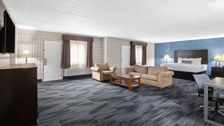 <b>Baymont Inn & Suites Suite</b>. Images powered by <a href="https://iceportal.shijigroup.com/" title="IcePortal" target="_blank">IcePortal</a>.