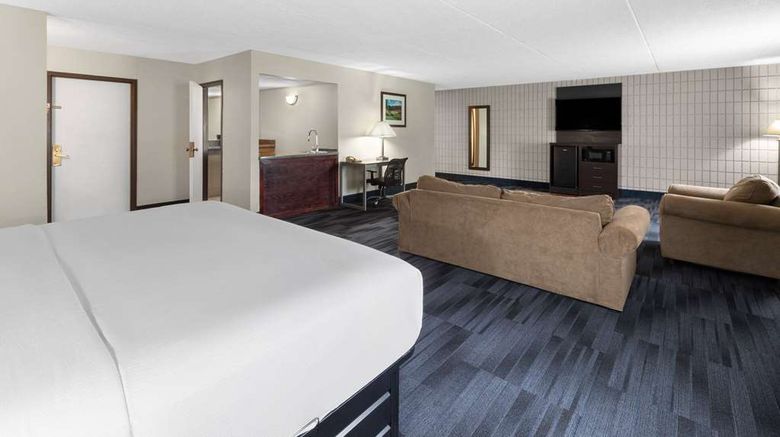 <b>Baymont Inn & Suites Suite</b>. Images powered by <a href="https://iceportal.shijigroup.com/" title="IcePortal" target="_blank">IcePortal</a>.