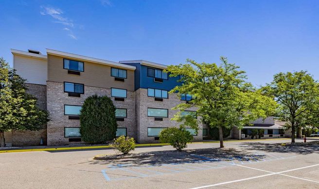 AmericInn by Wyndham Apple Valley Exterior