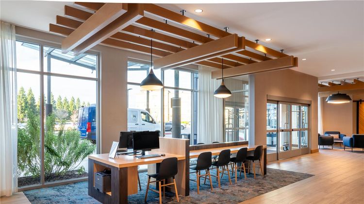 Hyatt Place Sacramento Intl Airport Lobby