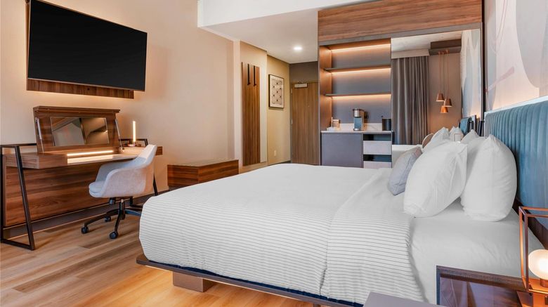 <b>Cambria Hotel Nashville Midtown Room</b>. Images powered by <a href="https://iceportal.shijigroup.com/" title="IcePortal" target="_blank">IcePortal</a>.