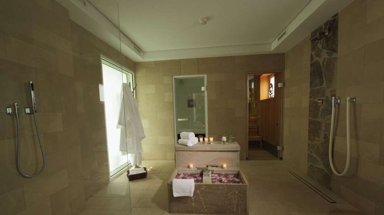 <b>Romantik Hotel Neuhaus Spa</b>. Images powered by <a href="https://iceportal.shijigroup.com/" title="IcePortal" target="_blank">IcePortal</a>.