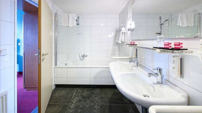 <b>Cascada Central Hotel Rheine Suite</b>. Images powered by <a href="https://iceportal.shijigroup.com/" title="IcePortal" target="_blank">IcePortal</a>.
