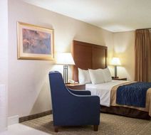 Wingate by Wyndham Downtown-Ship Creek Room
