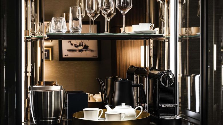 <b>Raffles Boston Back Bay Hotel Suite</b>. Images powered by <a href="https://iceportal.shijigroup.com/" title="IcePortal" target="_blank">IcePortal</a>.