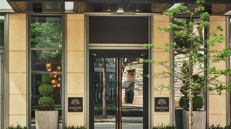 <b>Raffles Boston Back Bay Hotel Exterior</b>. Images powered by <a href="https://iceportal.shijigroup.com/" title="IcePortal" target="_blank">IcePortal</a>.