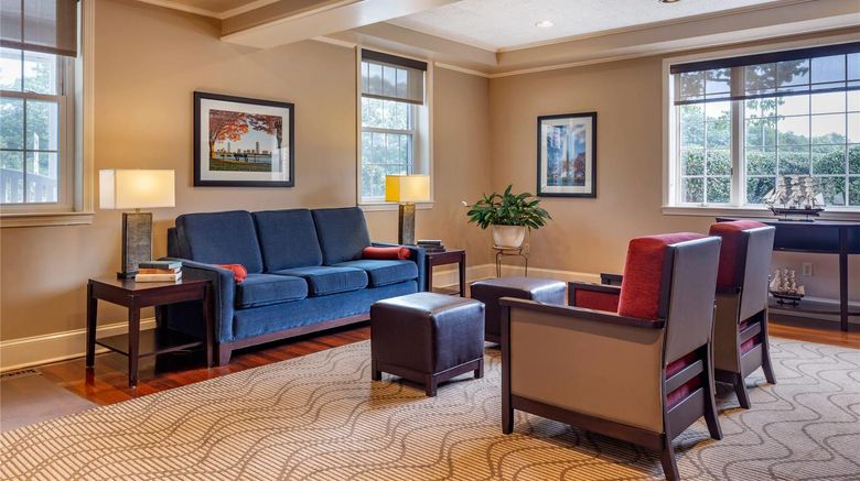 <b>MainStay Suites Lobby</b>. Images powered by <a href="https://iceportal.shijigroup.com/" title="IcePortal" target="_blank">IcePortal</a>.
