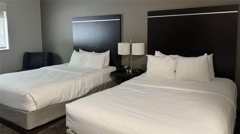 <b>Comfort Inn Huntington Room</b>. Images powered by <a href="https://iceportal.shijigroup.com/" title="IcePortal" target="_blank">IcePortal</a>.
