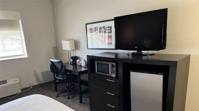<b>Comfort Inn Huntington Room</b>. Images powered by <a href="https://iceportal.shijigroup.com/" title="IcePortal" target="_blank">IcePortal</a>.