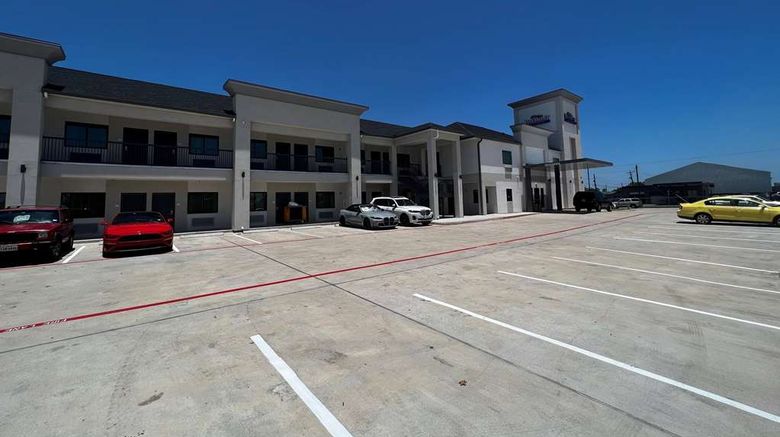 <b>Baymont by Wyndham Freeport Exterior</b>. Images powered by <a href="https://iceportal.shijigroup.com/" title="IcePortal" target="_blank">IcePortal</a>.