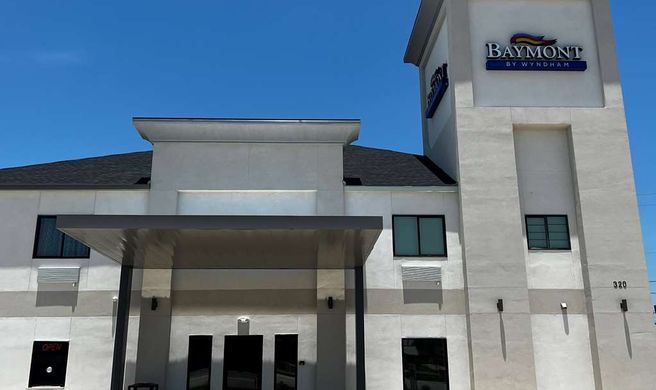 Baymont by Wyndham Freeport Exterior